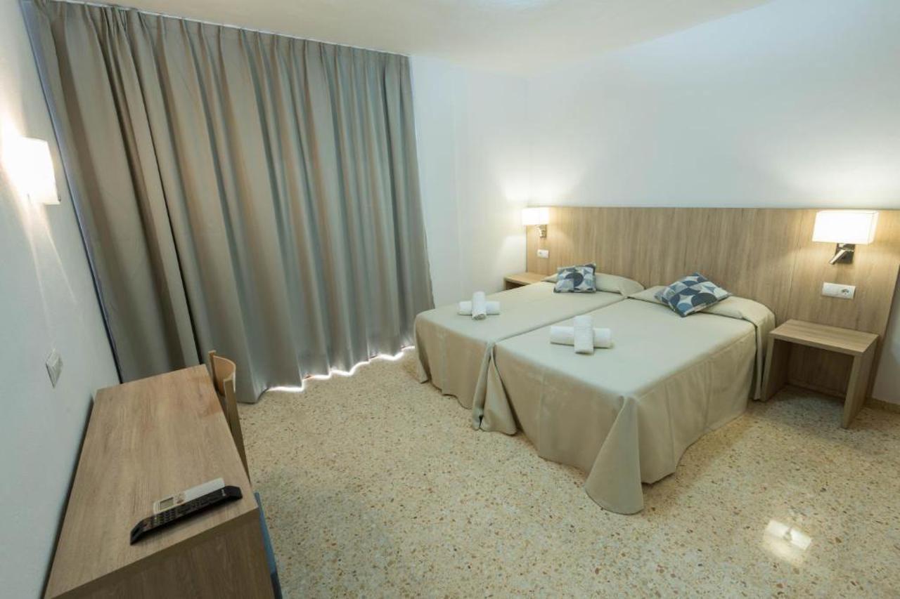 Hostal Mayol Santa Eularia des Riu Exteriör bild