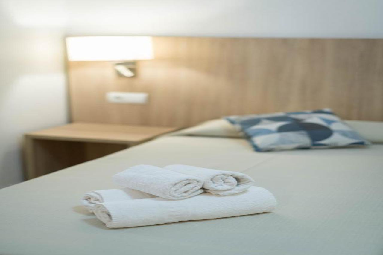 Hostal Mayol Santa Eularia des Riu Exteriör bild