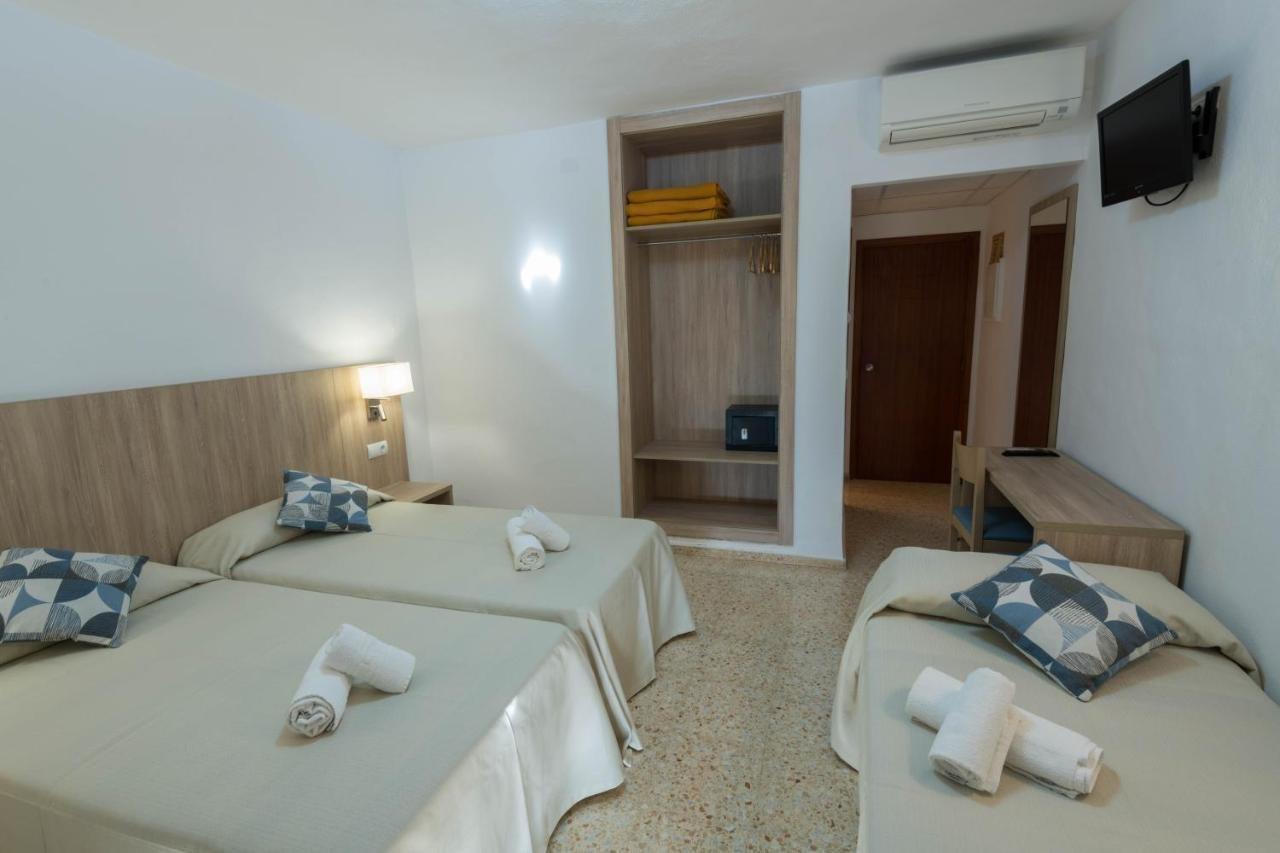 Hostal Mayol Santa Eularia des Riu Exteriör bild