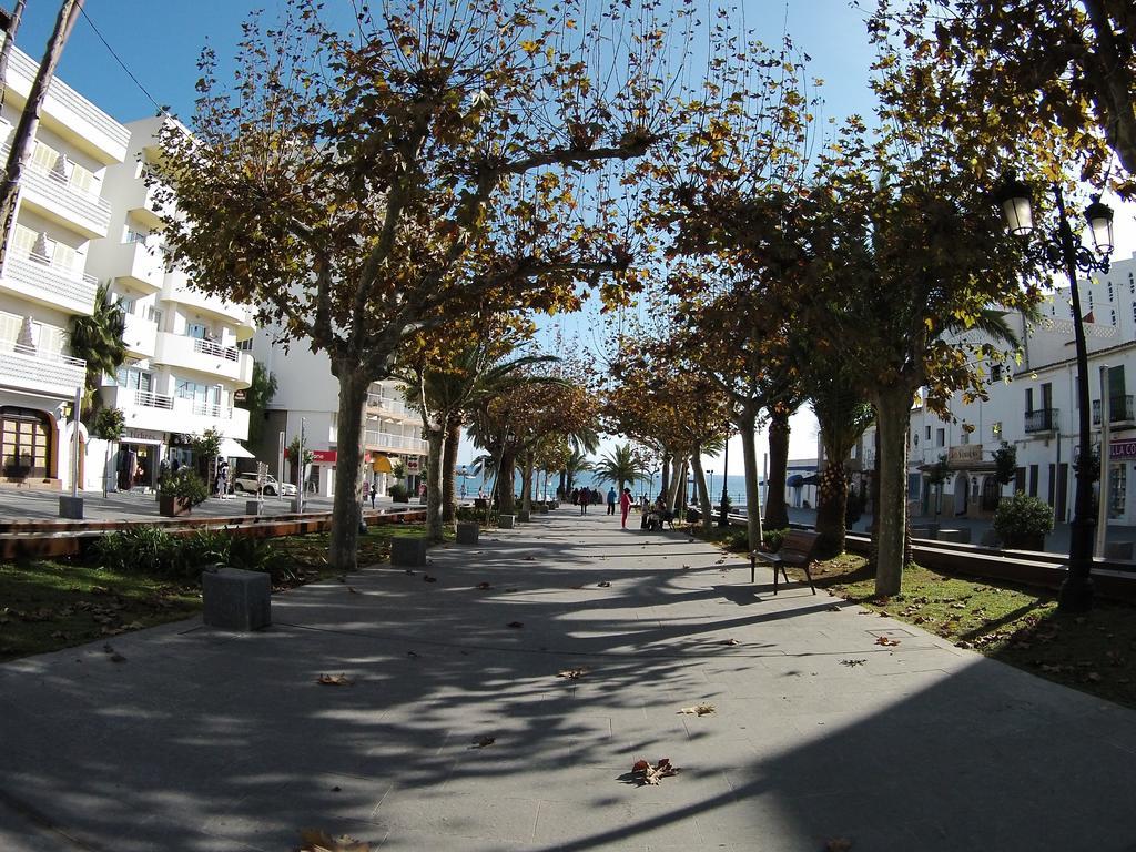 Hostal Mayol Santa Eularia des Riu Exteriör bild