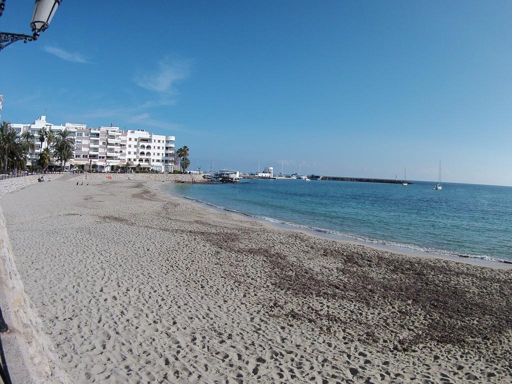 Hostal Mayol Santa Eularia des Riu Exteriör bild