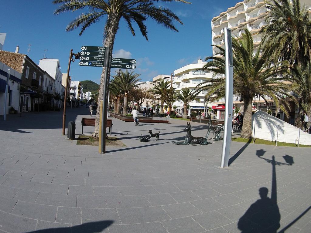 Hostal Mayol Santa Eularia des Riu Exteriör bild