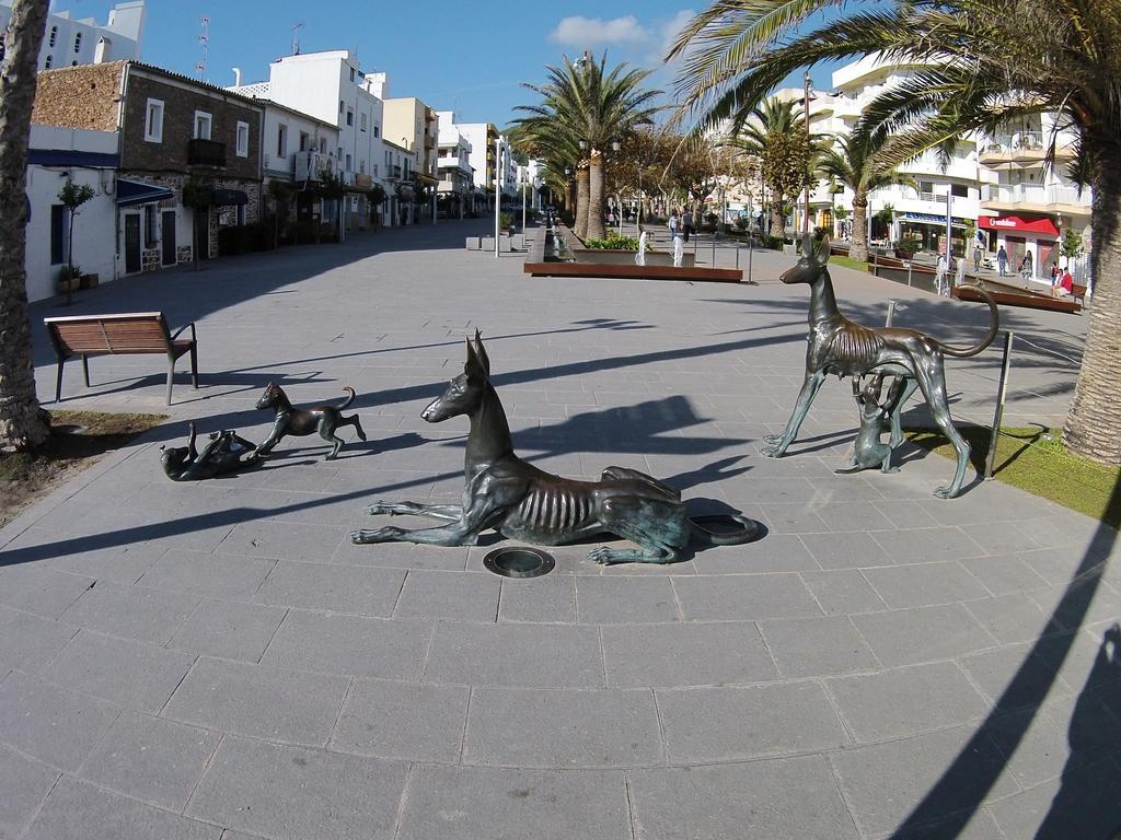 Hostal Mayol Santa Eularia des Riu Exteriör bild