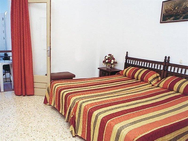Hostal Mayol Santa Eularia des Riu Exteriör bild