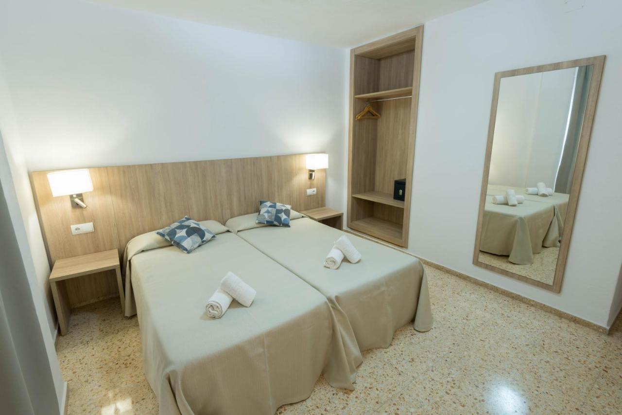 Hostal Mayol Santa Eularia des Riu Exteriör bild