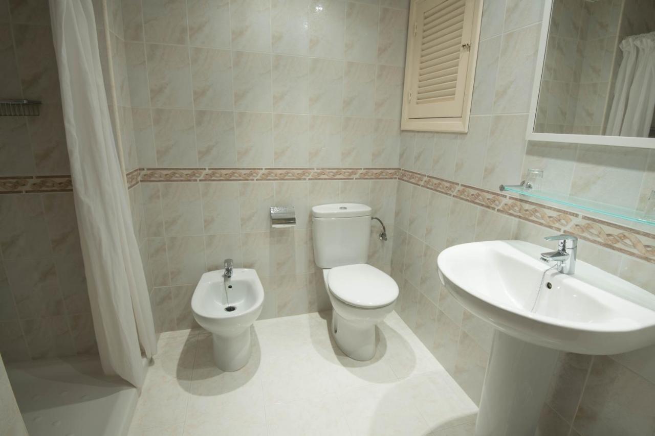 Hostal Mayol Santa Eularia des Riu Exteriör bild