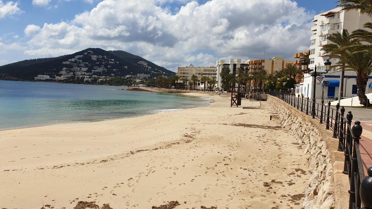 Hostal Mayol Santa Eularia des Riu Exteriör bild